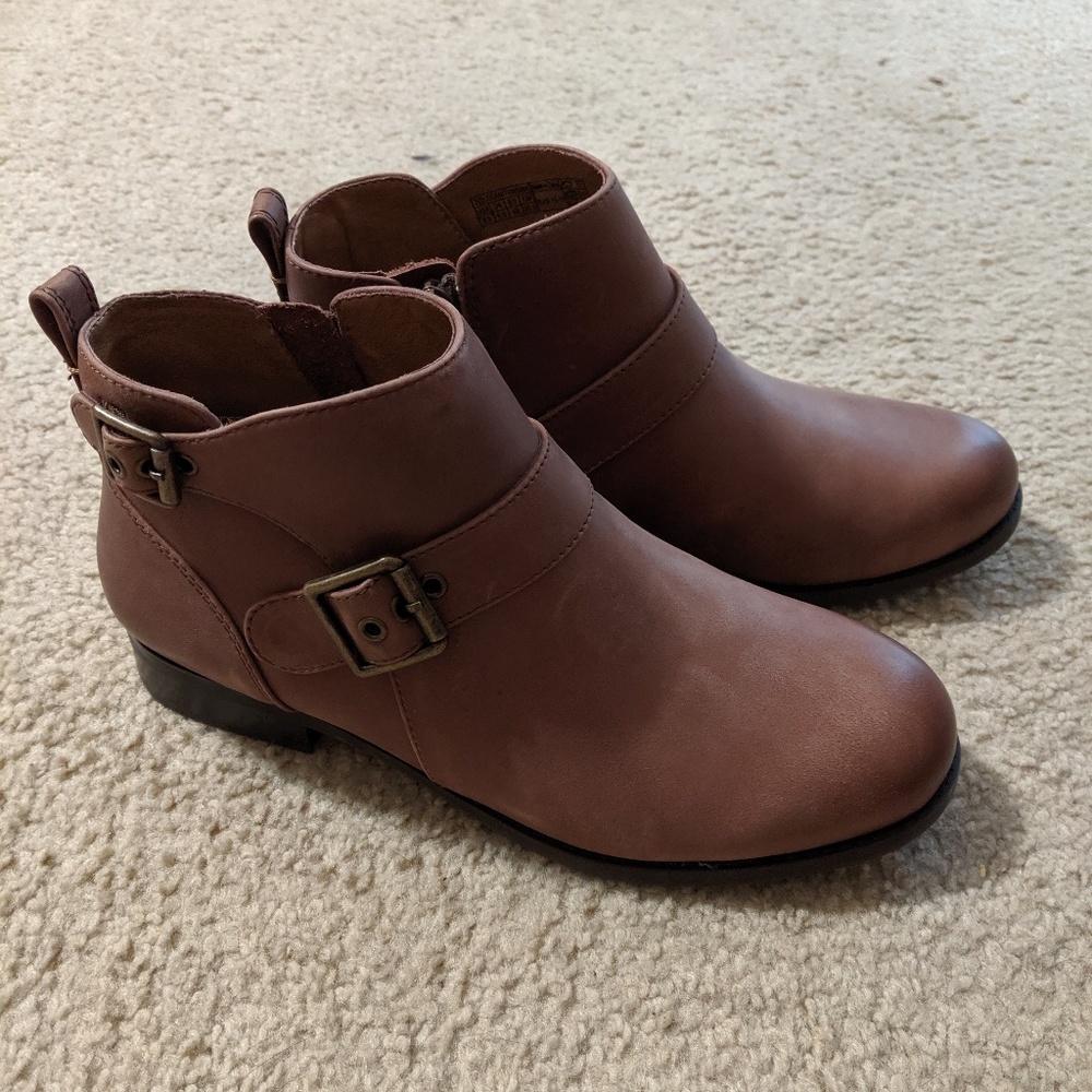 NWOT Vionic Booties